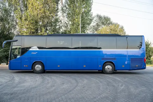 MINI_Autokar Turystyczny Niebieski Marki Setra Mercedes Zdjęcie Z Boku Widok Horyzontalny Wynajem Autokaru Radom Autokar Turystyczny Niebieski Marki Setra Mercedes Zdjęcie Z Boku Widok Horyzontalny