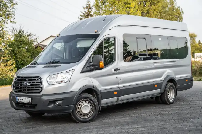 Bus 15 osobowy w Radomiu – idealny na średnie grupy